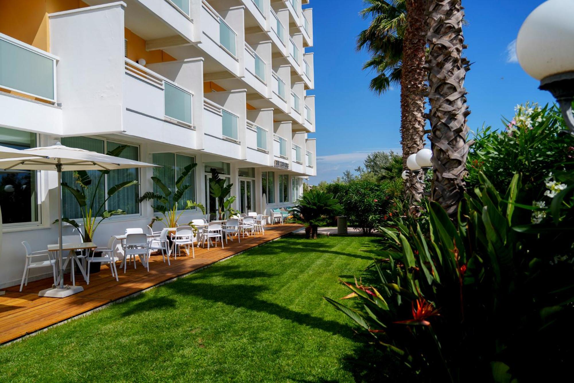 Hotel Belvedere Martinsicuro Exterior photo